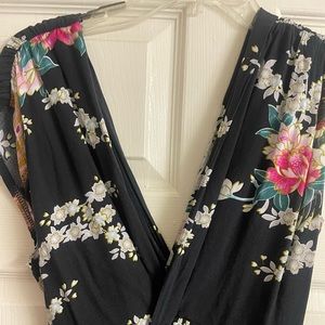 🦚 Black, peacock maxi dress. Size L